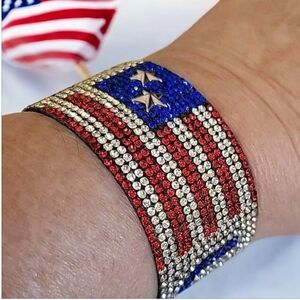 USA American Flag Clear Austrian Crystal Bracelet Magnet Close Red White & Blue